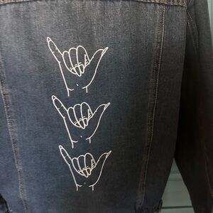 Blue Jean Jacket with Trucker Style and Point Collar